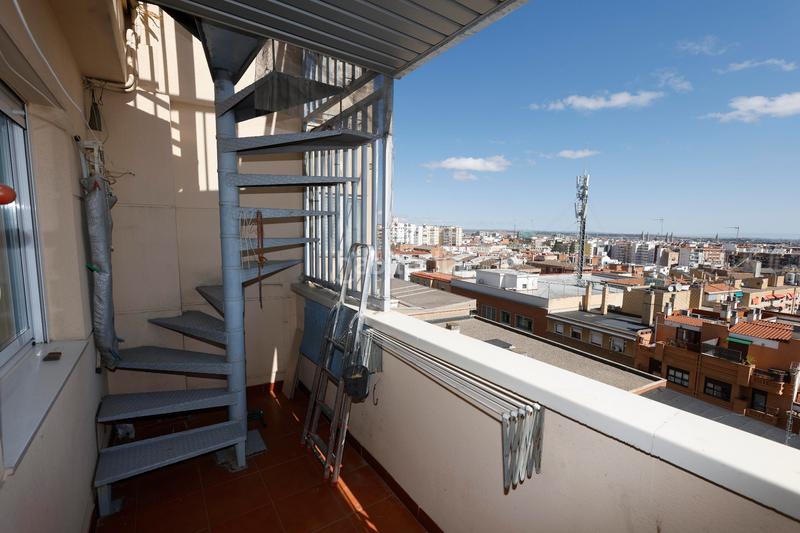 Foto 34d35197-f1c7-438a-a620-3dd1bce36b80. Alquiler ático gran ático en alquiler en San José alto. terraza solarium de 90 m². en Zaragoza
