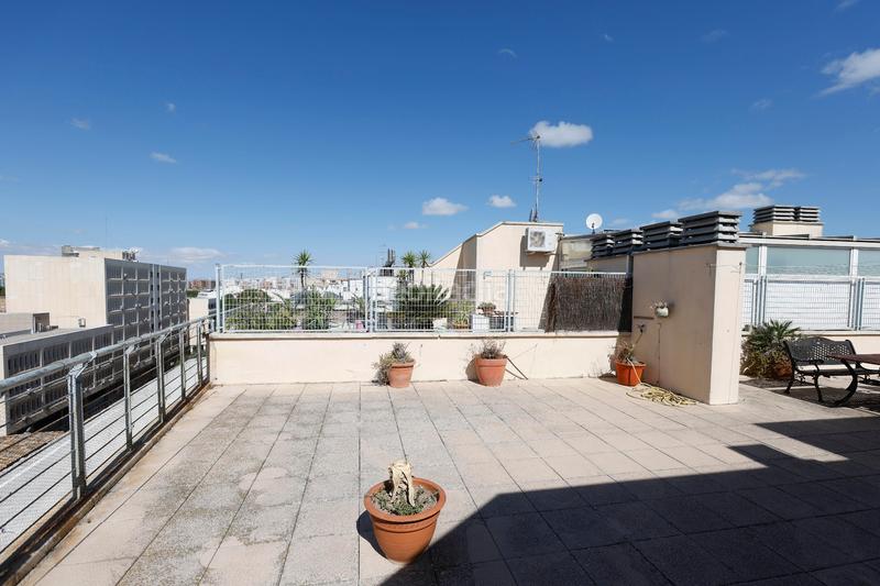 Foto 4f1b80ad-7494-4f64-8a00-ea6545cdbfed. Alquiler ático gran ático en alquiler en San José alto. terraza solarium de 90 m². en Zaragoza