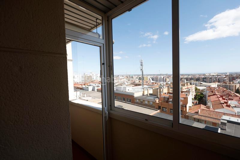 Foto bc94ec10-d8b1-479c-a76d-7c709d90b36a. Alquiler ático gran ático en alquiler en San José alto. terraza solarium de 90 m². en Zaragoza