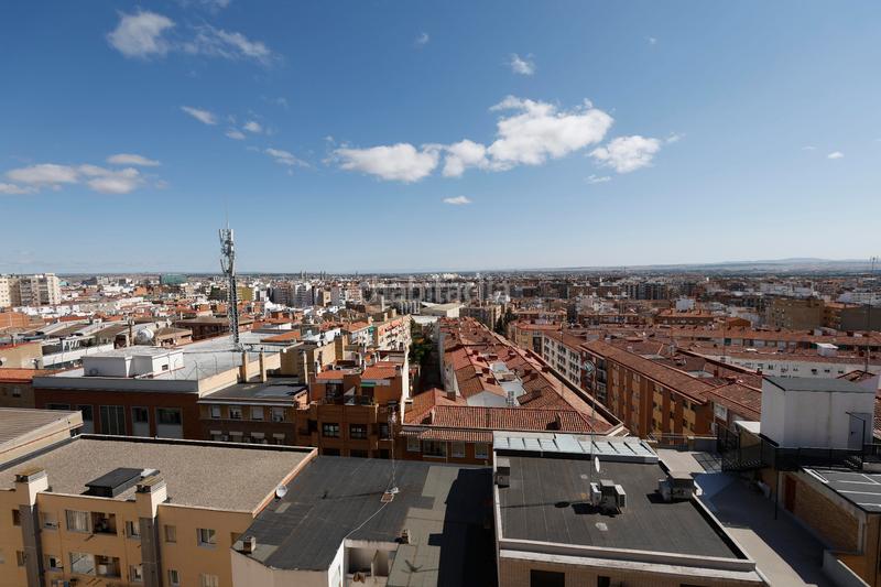 Foto f0c2ad0e-dfa1-459c-abfc-3c1f00622c8f. Alquiler ático gran ático en alquiler en San José alto. terraza solarium de 90 m². en Zaragoza