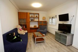 Appartement  Calle de génova. Piso reformado. tres dormitorios. dos baños. calefacción. a/a