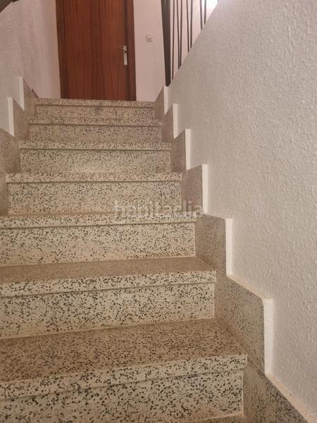 Foto dfdcf488-0d42-48bb-9090-d774e38f3165. Casa pareada casa de pueblo con dos escaleras 300m2 en Castielfabib