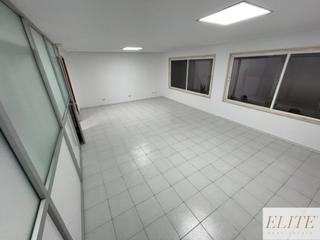 Bureau à Paseo de chil 313. Oficina reformada y espaciosa en zona comercial mesa y lópez, pa