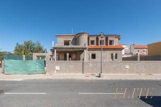Chalet in Calle CALDERON DE LA BARCA 4