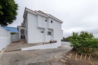 Casa bifamiliare  Calle la palmera canaria. Chalet pareado de 228 m2 en parcela de 800 m2 con 5 dormitorios,