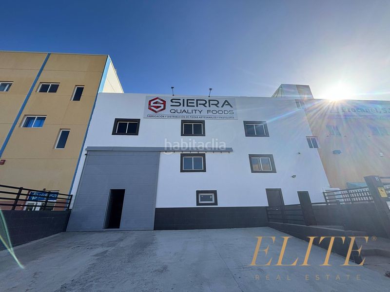 Foto ec6bace3-2abe-4805-a601-8d14c2b07a43. Rent industrial building in calle brezo 8 in Cruce de Arinaga Agüimes