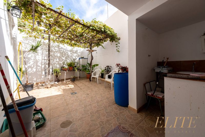 Foto bad4f59d-d082-430c-8ff2-c59ed36832ae. Ground floor in calle maestro jose he 14 in Arucas casco Arucas