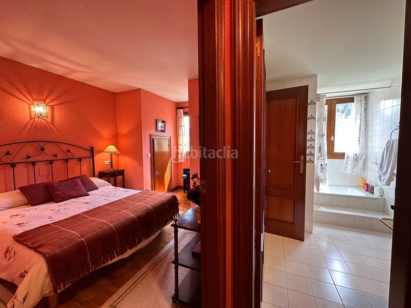 Foto f37b572f-6f8d-4a1d-bb69-fd9eb512ac6a. Dúplex a calle única 4b a Aisa