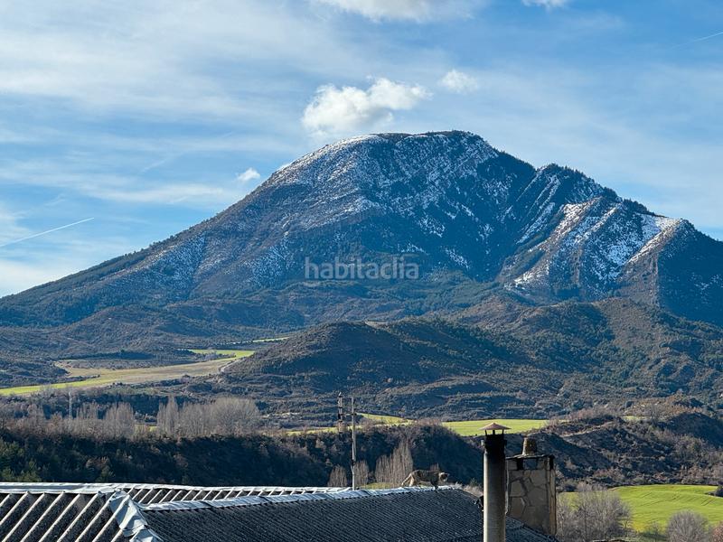 Foto 16783e36-7cad-494f-b7ad-4c1388e9fa04. Masia amb xemeneia aparcament a Poblaciones Sur Jaca