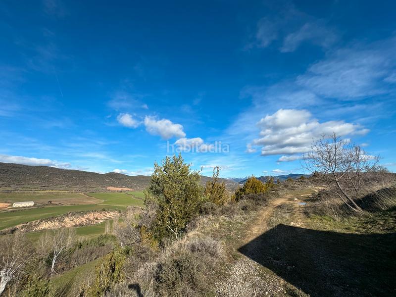 Foto a0ec11f0-f8c5-4abc-a850-918567e42fff. Masia amb xemeneia aparcament a Poblaciones Sur Jaca