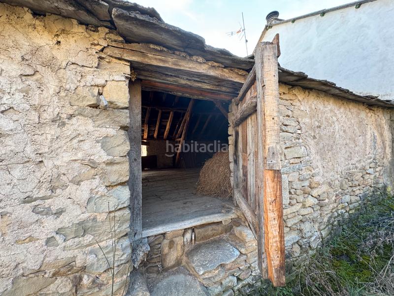 Foto a43d2176-307e-4f4c-8bec-d8b6c967985c. Masia amb xemeneia aparcament a Poblaciones Sur Jaca