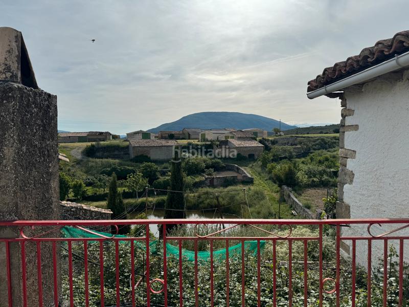 Foto b4507286-87d1-49d0-b4e5-6720878396df. Casa amb xemeneia aparcament a Canal de Berdún