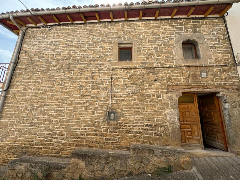 Foto c75109bc-6c61-49f9-99fe-b4888d4c0bde. Casa amb xemeneia aparcament a Canal de Berdún