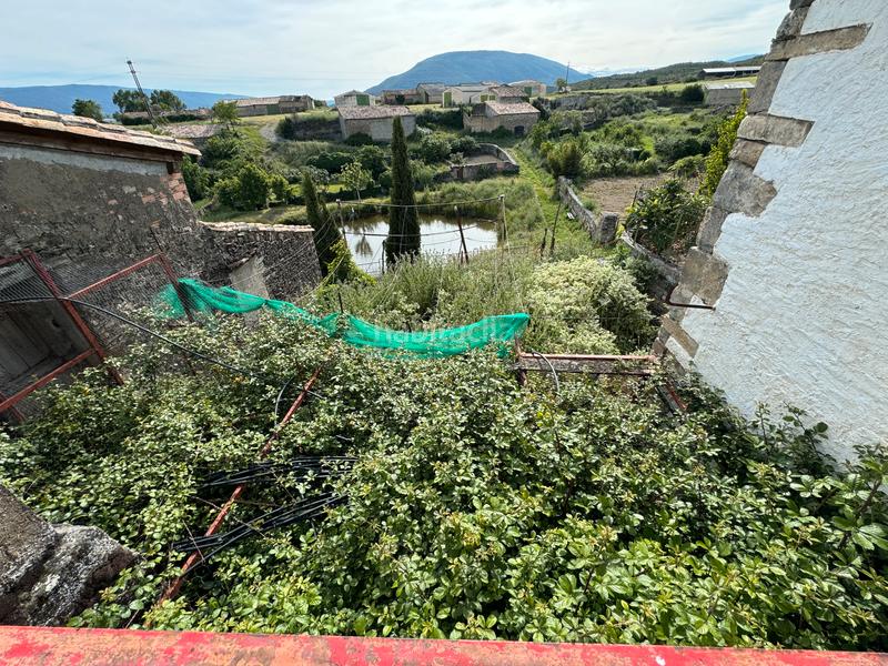 Foto c7bd71a9-ce29-4529-b84d-0b3f9ee62522. Casa amb xemeneia aparcament a Canal de Berdún