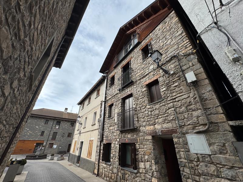 Foto 0165f335-e7c4-463c-b19f-a58d274b010b. Apartament a calle faci abad don gabriel 14 a Villanúa