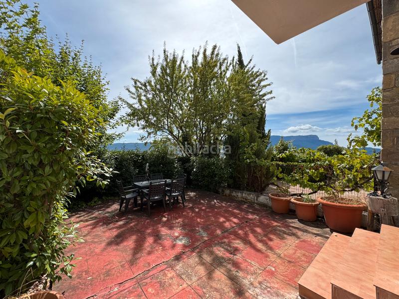 Foto 4a971495-56a2-44b5-9f01-3042c45bffa9. Casa adossada amb xemeneia calefacció aparcament piscina a Jaca