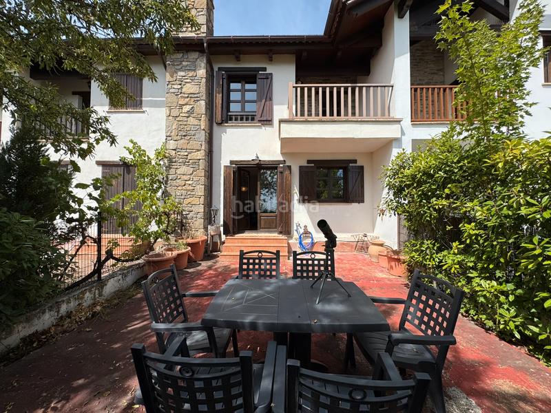 Foto de69b59e-3897-4846-9ae1-97d369b1abff. Casa adossada amb xemeneia calefacció aparcament piscina a Jaca