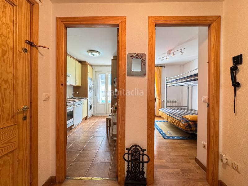 Foto e417b237-1a5d-4eae-a80e-42e76cbe7df9. Pis a calle albareda 24 a Canfranc