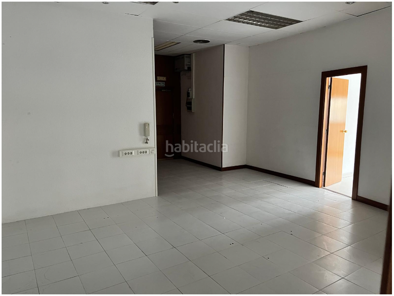 Foto 4fdba5a8-cbb3-413b-9eac-5f86a79a9ce7. Office space in juan xxiii 1 in Barrio del Ave Zaragoza
