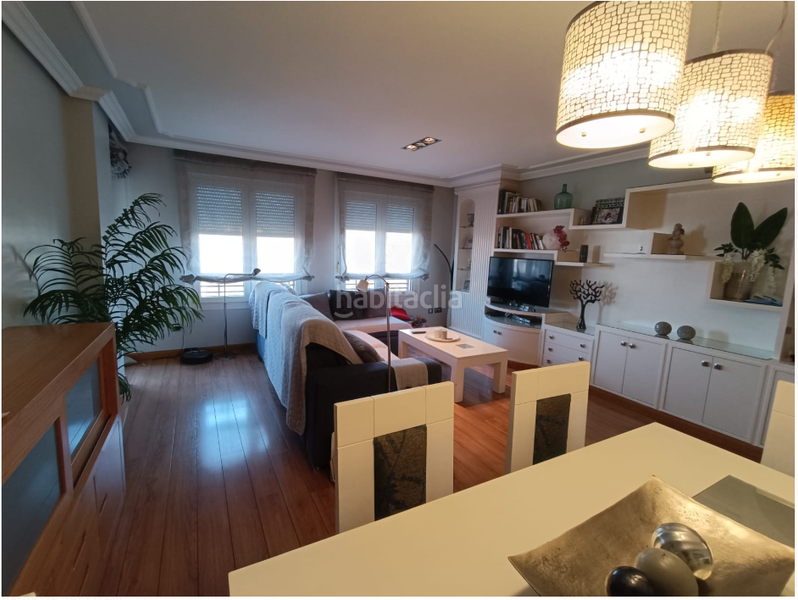 Foto 58203e7d-7cae-43c4-8587-1b8e09a150f8. Pis a angel sanz briz 9 a La Granja Zaragoza