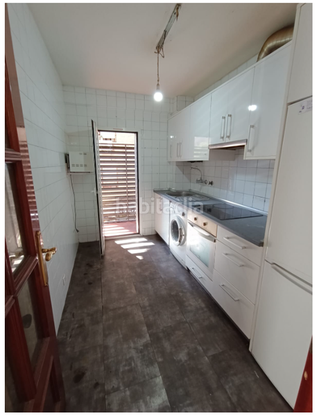 Foto 258a1157-2ce7-4f60-b3eb-19e631726bdd. Piso sector universidad, calle tomás bretón, 3 dormitorios, un baño, ascensor en Zaragoza