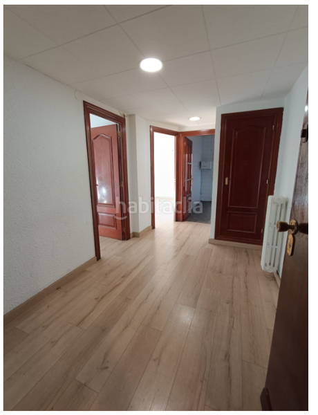 Foto aa205691-8814-4884-820a-8c4288c02796. Piso sector universidad, calle tomás bretón, 3 dormitorios, un baño, ascensor en Zaragoza
