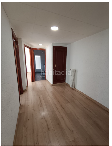 Foto cd51fe6a-fc89-444f-83b2-3d94a20632e5. Piso sector universidad, calle tomás bretón, 3 dormitorios, un baño, ascensor en Zaragoza