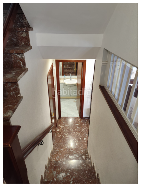 Foto b5679289-9d2f-4578-8f02-989689a5cfb8. Piso Valdefierro, piso triplex, 5 dormitorios, 3 baños, garaje en Zaragoza