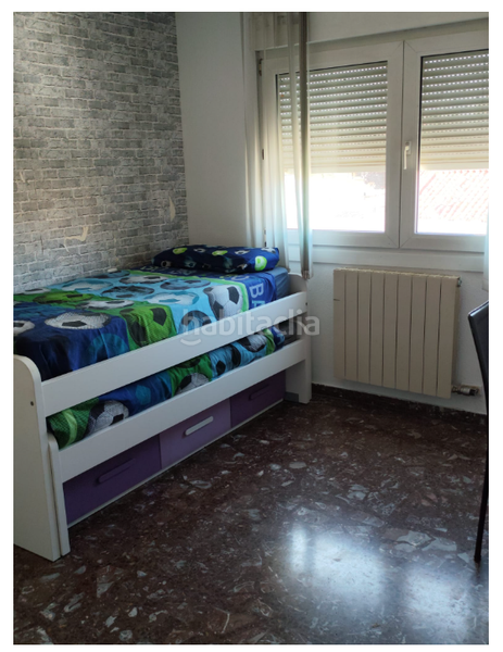 Foto fc9dab4d-e919-4ef7-ae6a-182936a143bb. Piso Valdefierro, piso triplex, 5 dormitorios, 3 baños, garaje en Zaragoza