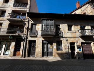 Édifice à Elorrio. Inmueble de 3 plantas, en casco histórico de elorrio.