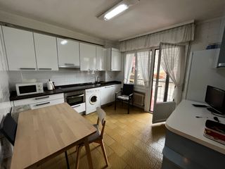 Flat in Elorrio. Piso céntrico  de 4 habitaciones, con ascensor, en elorrio.
