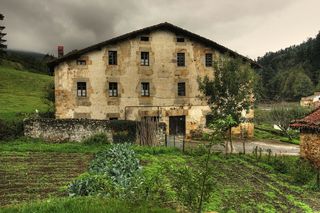 Masia a Elorrio. Caserío bifamiliar con gran potencial y amplio terreno
