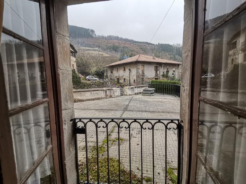 Foto 0fdcdb9a-0973-43a4-9752-2b45bfdcb70a. Piso  con 4 habitaciones, en el centro de angiozar (). en Bergara