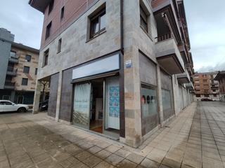 Rent Business premise  Nizeto urkizu kalea. Local equipado, ideal para negocio, en elorrio.