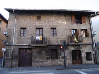 Casa aparellada  San pio x kalea. Casa situada en la c/ san pio x, en elorrio. a reformar.