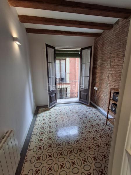 Foto 128b1707-6178-44b8-a8f2-c6942e4595ba. Miete etagenwohnung mit heizung in Gòtic Barcelona
