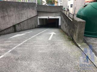 Parking voiture  Aurrekoetxea kalea. Aurrekoetxea kalea.  kafe antzokian