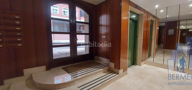 Foto f2b9ee6f-c8bb-435c-9a82-d4b6f8b88cf4. Pis amb calefacció aparcament a Bermeo