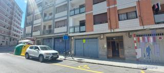 Local commercial  Askatasun hiribidea. Askatasun  bidea  local con vado para 3 coches
