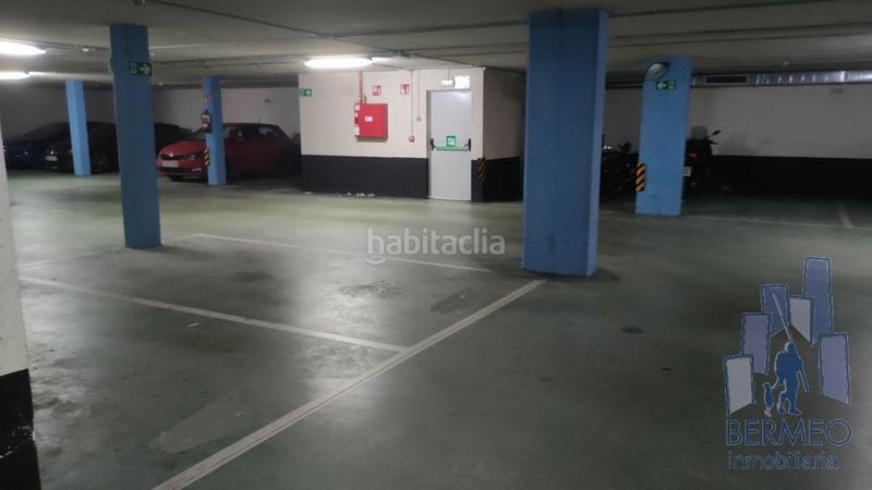 Foto b5737f0b-8c2d-4267-9eb1-a5b4cdb48829. Aparcament cotxe a Bermeo