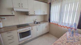 Appartamento in Bermeo. Irakaskintza casco viejo edificio de hormigón y ascensor