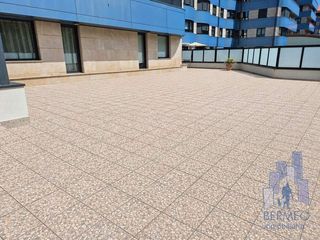 Appartamento in Bermeo. Piso accesible con terraza, garaje y trastero en san martín, ber