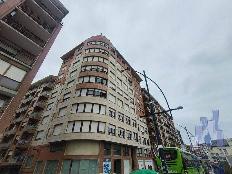 Foto cf6d81cc-4c86-4302-9235-d5fbea49c024. Pis amb calefacció aparcament a Bermeo