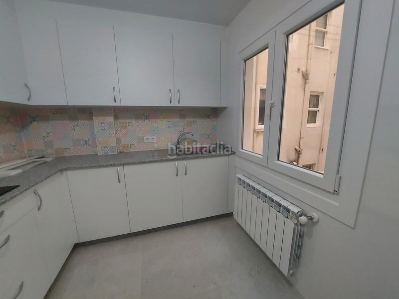 Foto 02b7b957-c2bf-4abc-8411-fda0895922c3. Alquiler piso plaza industria - recien refomado para estrenar!! en Vigo