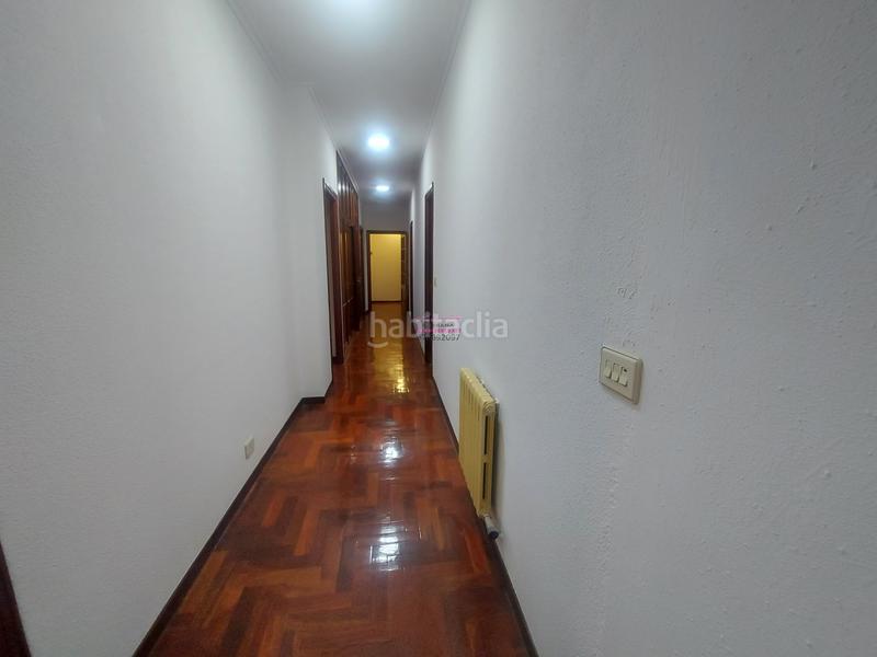 Foto 00758a22-9e17-4f88-a9ad-51cb8bae20fa. Alquiler piso zona centro . parking y trastero en Vigo