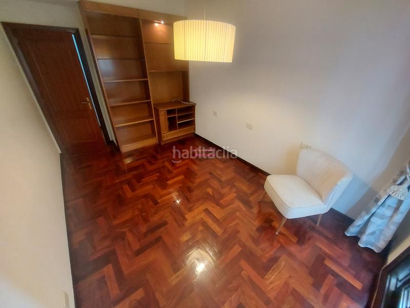 Foto 11b2d9f4-e28c-4d72-b762-c0d59f010232. Alquiler piso zona centro . parking y trastero en Vigo