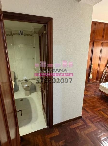 Foto 156fb99d-8d91-4325-a5b4-691136ca79de. Alquiler piso zona centro . parking y trastero en Vigo