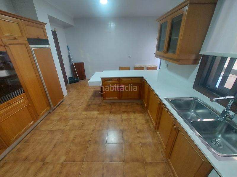 Foto 2e556b9d-1be4-43e9-8b59-18171585b47b. Alquiler piso zona centro . parking y trastero en Vigo