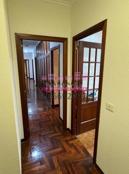 Foto 3fbe104b-5a6d-435d-bc73-5f1526a32177. Alquiler piso zona centro . parking y trastero en Vigo