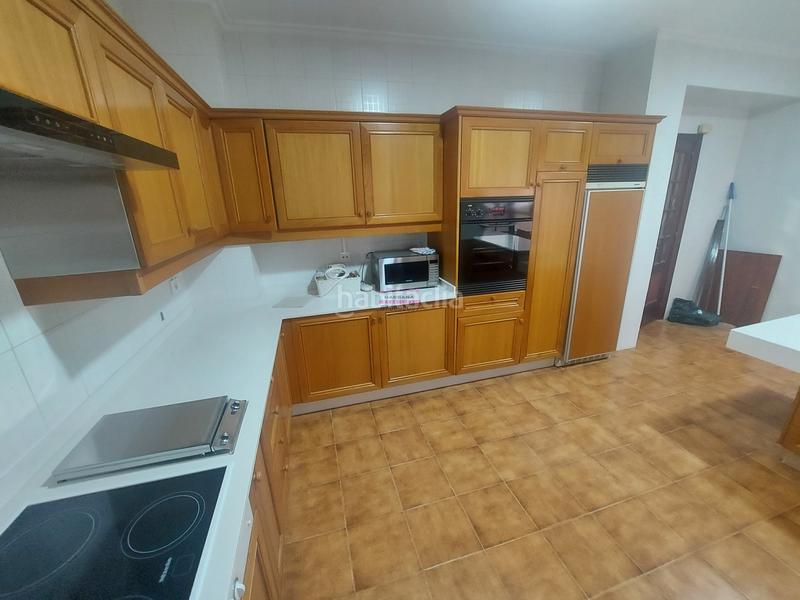Foto 45c65bab-1784-42f5-8889-64faec801da6. Alquiler piso zona centro . parking y trastero en Vigo